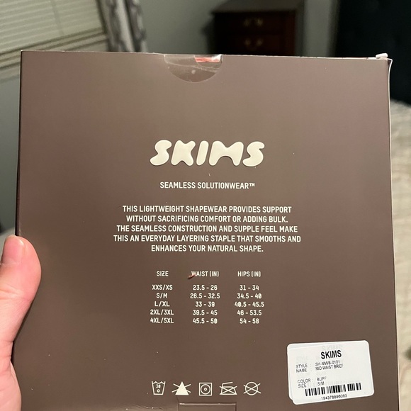 New in box Skims Sculpting mid waist brief S/M buff color - Picture 1 of 3